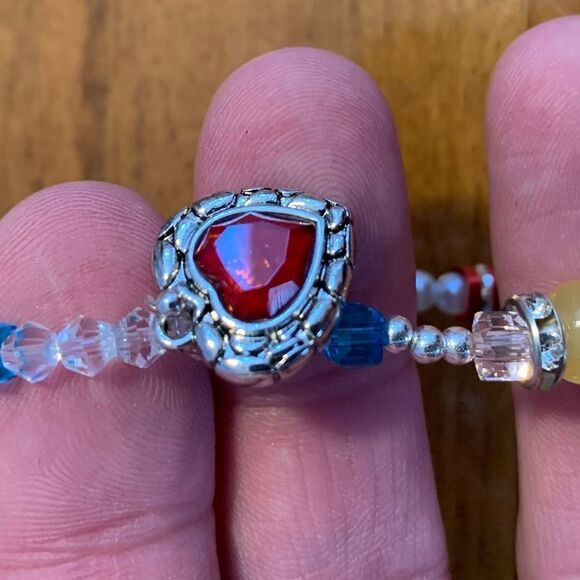 Beaded charm stretch heart bracelet - Picture 3 of 3